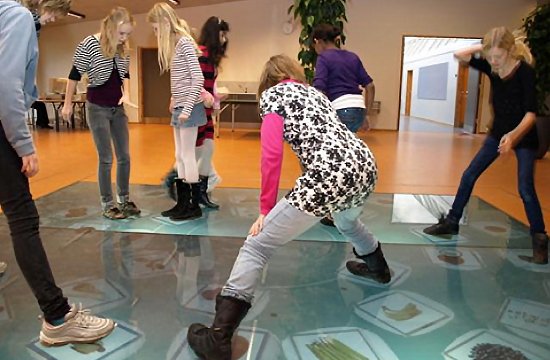 ワイズフロアのバックグラウンド